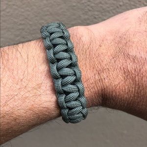 Unisex paracord bracelet